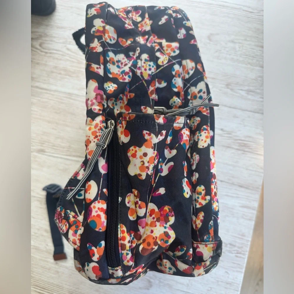Vera Bradley *RETIRED PATTERN* Cut Vines Lighten Up Grand Backpack Floral Navy
